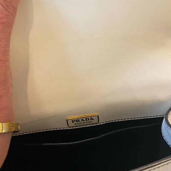 Beautiful crossbody Prada bag with gold hardware. Excellent condition - Picture 10 of 10